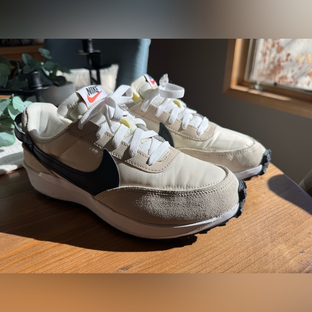 EUC - WOMEN'S NIKE WAFFLE DEBUT SNEAKERS - Picture 3 of 12